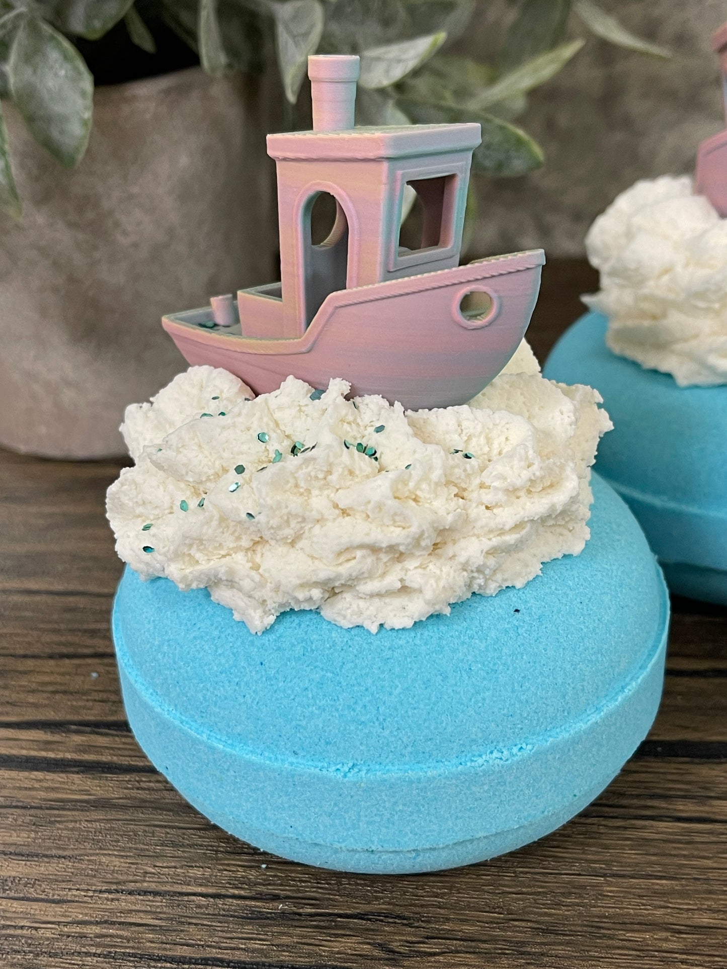 Tug boat bathbomb