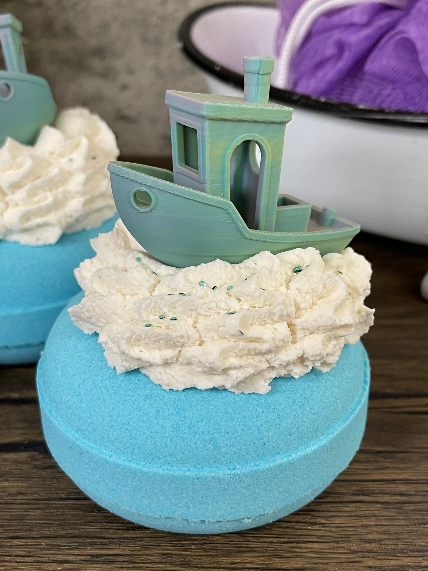 Tug boat bathbomb