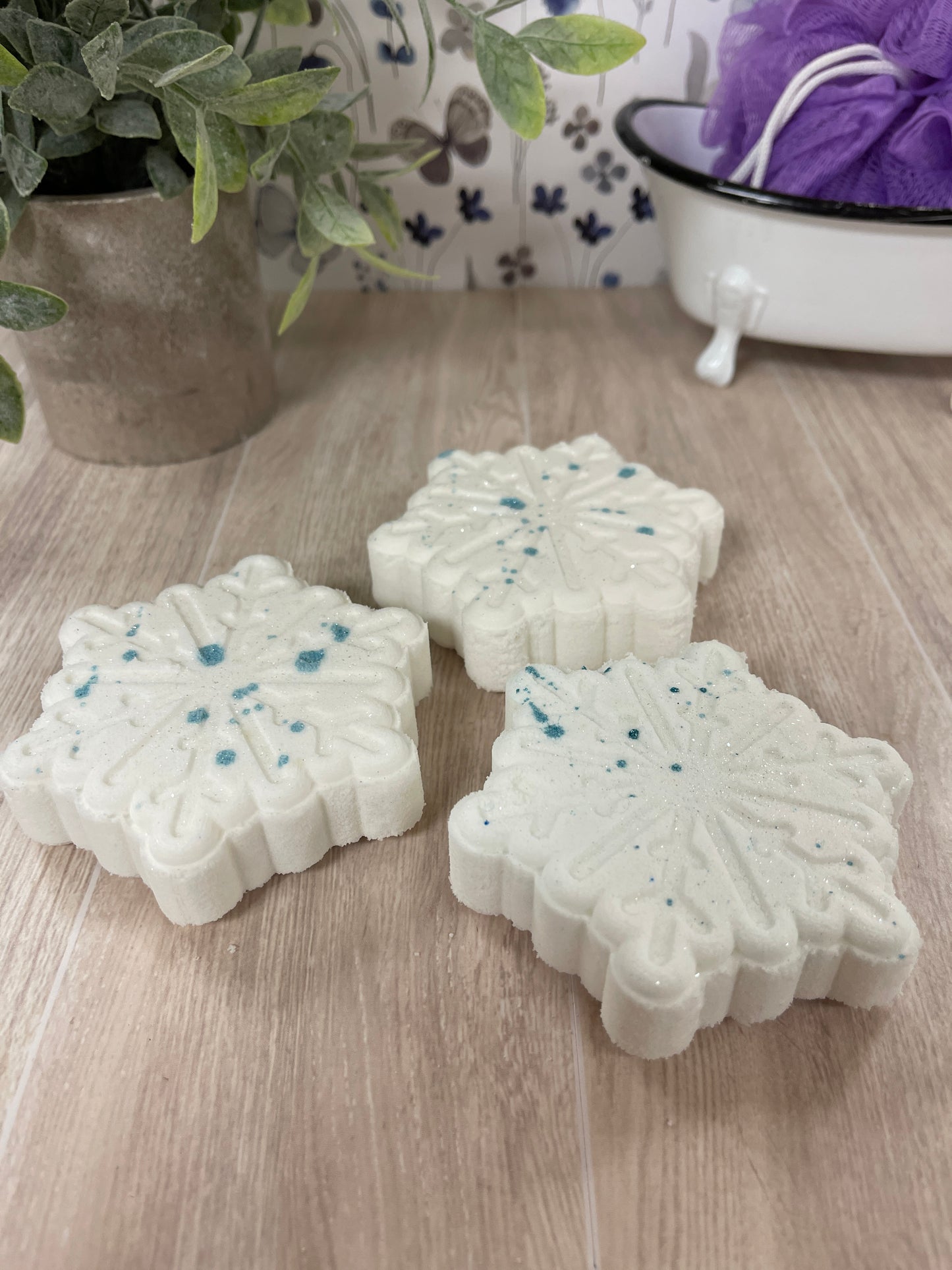 Sparkling Mint Snowflake Bath Bomb