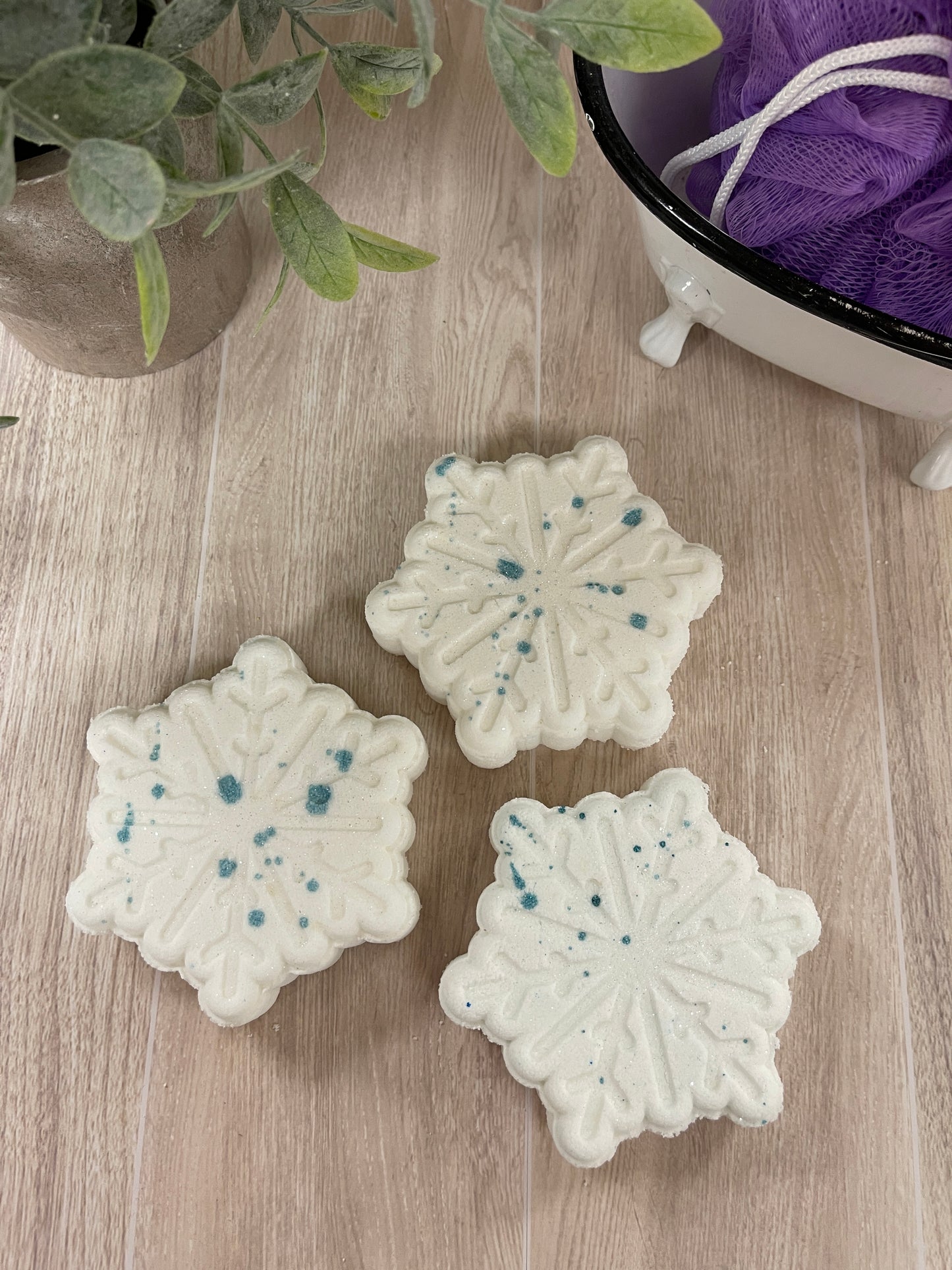 Sparkling Mint Snowflake Bath Bomb