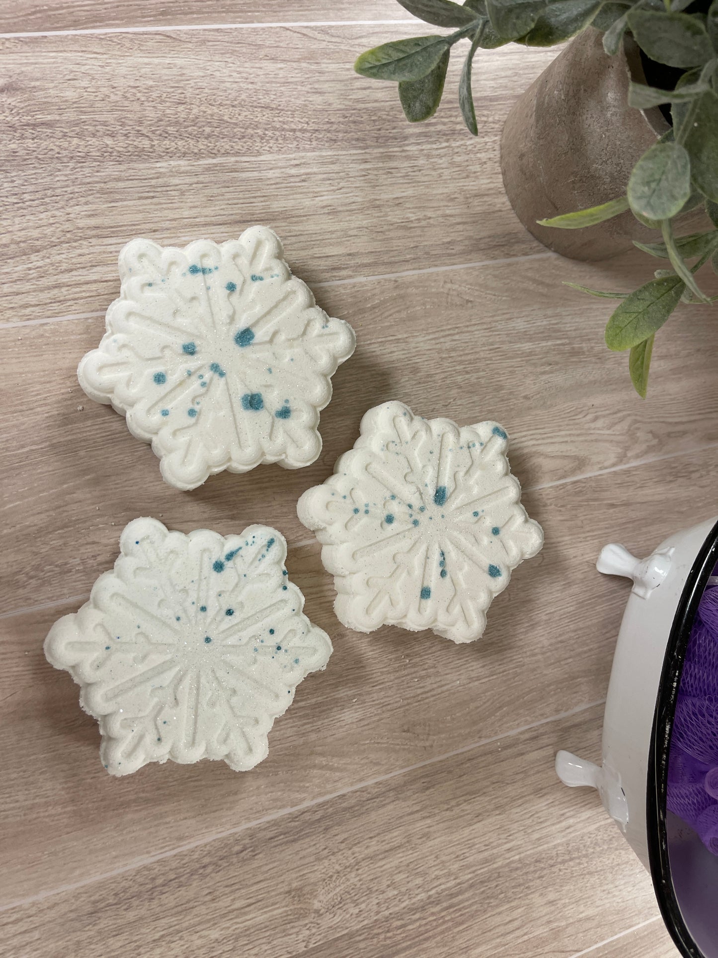 Sparkling Mint Snowflake Bath Bomb